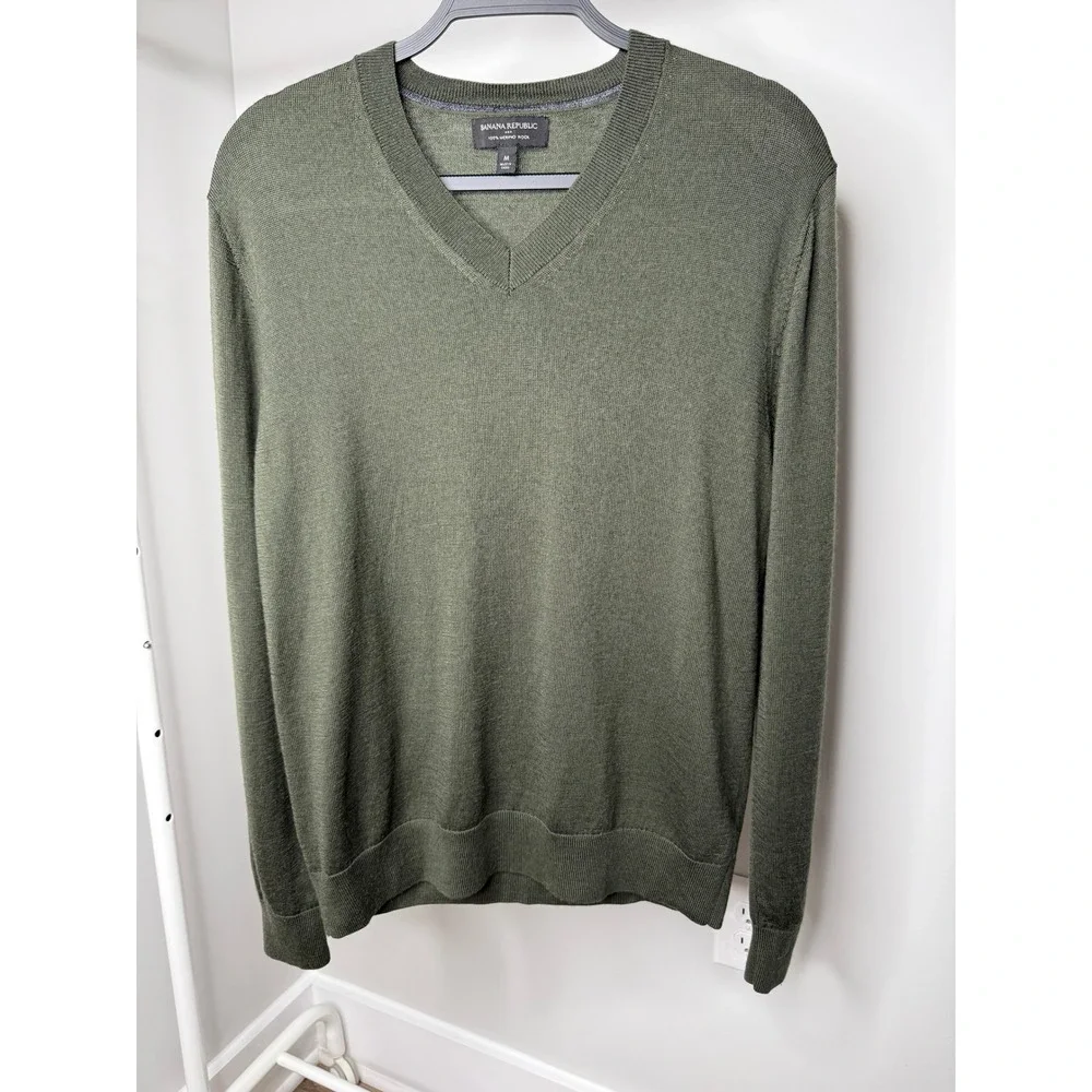 Banana Republic 100% Merino Wool Sweater Men's M Green V-Neck Lightweight